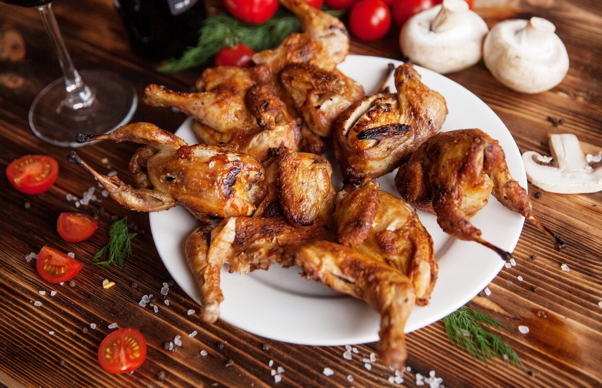 Перепелинные яйца и мясо, являются диетическими и весьма вкусными продуктами.