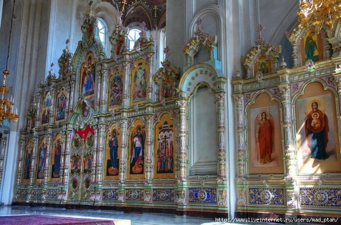 Фото иконостаса лесосибирского храма крестовоздвиженского