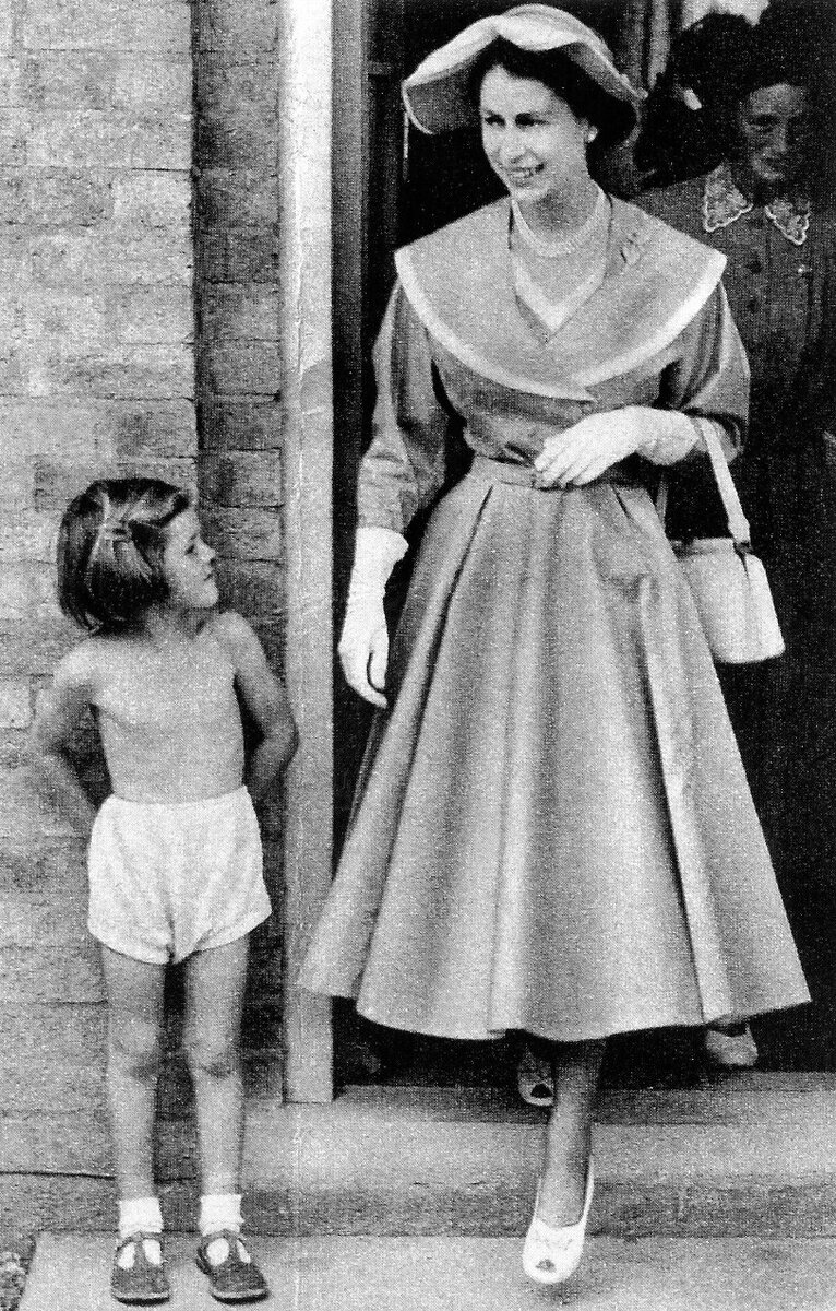 Как одевалась Елизавета II в молодости