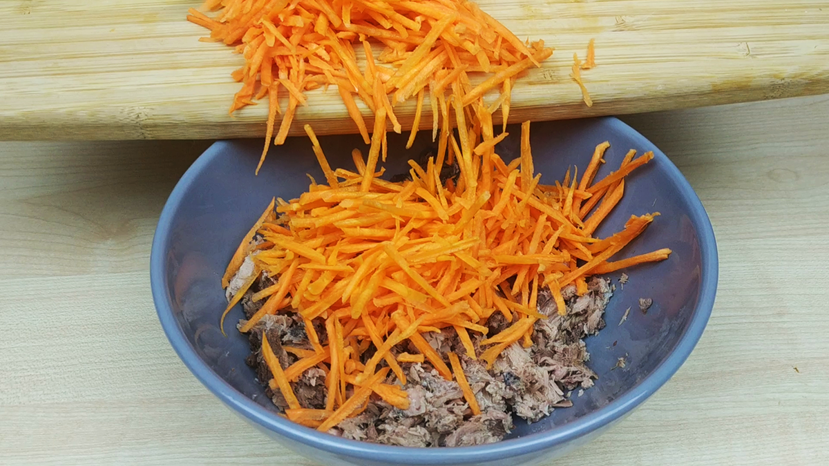 салат с рыбными консервами