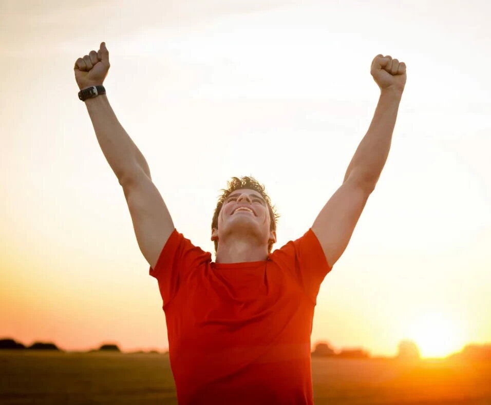 Происхождение позитивной эмоций может быть совершенно разным:  рождение ребенка или получение выгодного контракта...