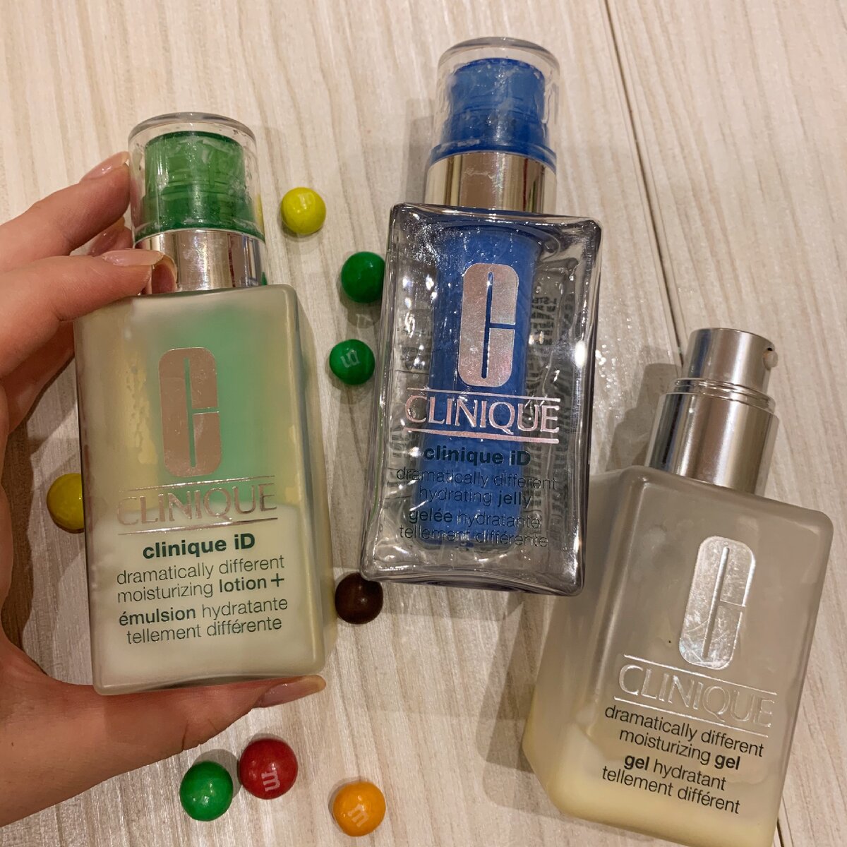 Слева направо : 1 - лосьон + стик от покраснений 2 желе + стик для сужения пор 3 самостоятельный гель-база 