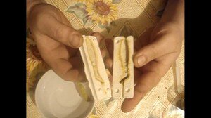 Силикон в домашних условиях можно расплавить разными способами. Быстро расплавить его можно на газовой плите, используя для этого жестяную банку. Это может быть банка из-под пива или консервов.