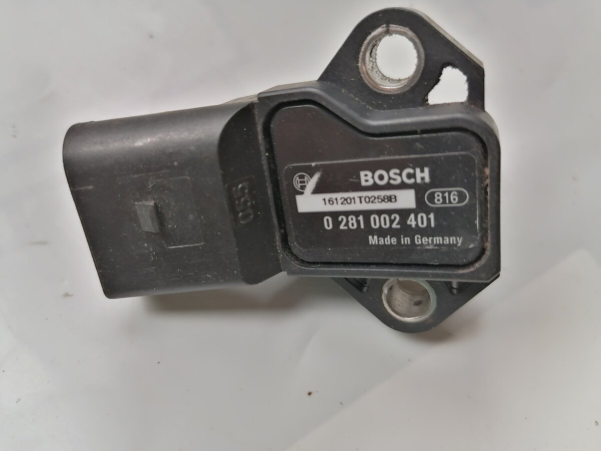 Датчик наддува. Эта и следующие фото сделаны собственноручно.