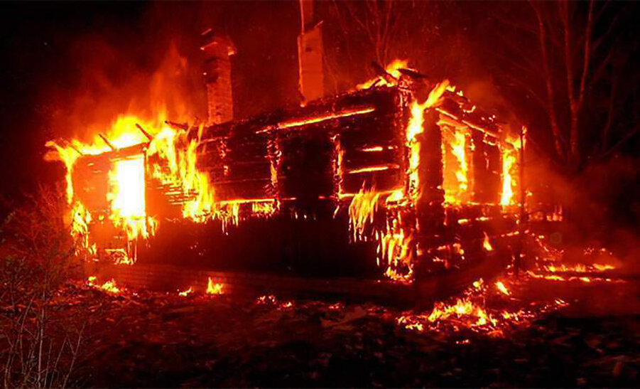 2 два дома сгорели дотла, еще семь пострадали в пожаре
