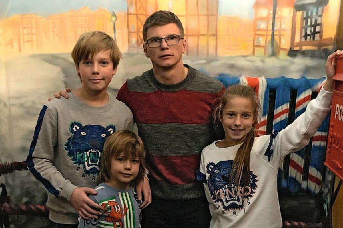 Юлия Барановская и Андрей Аршавин с детьми