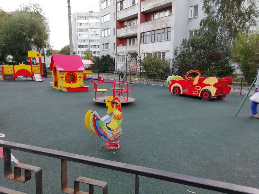 Детская площадка на Луначарского 9 к.1 после ремонта по программе ППМИ