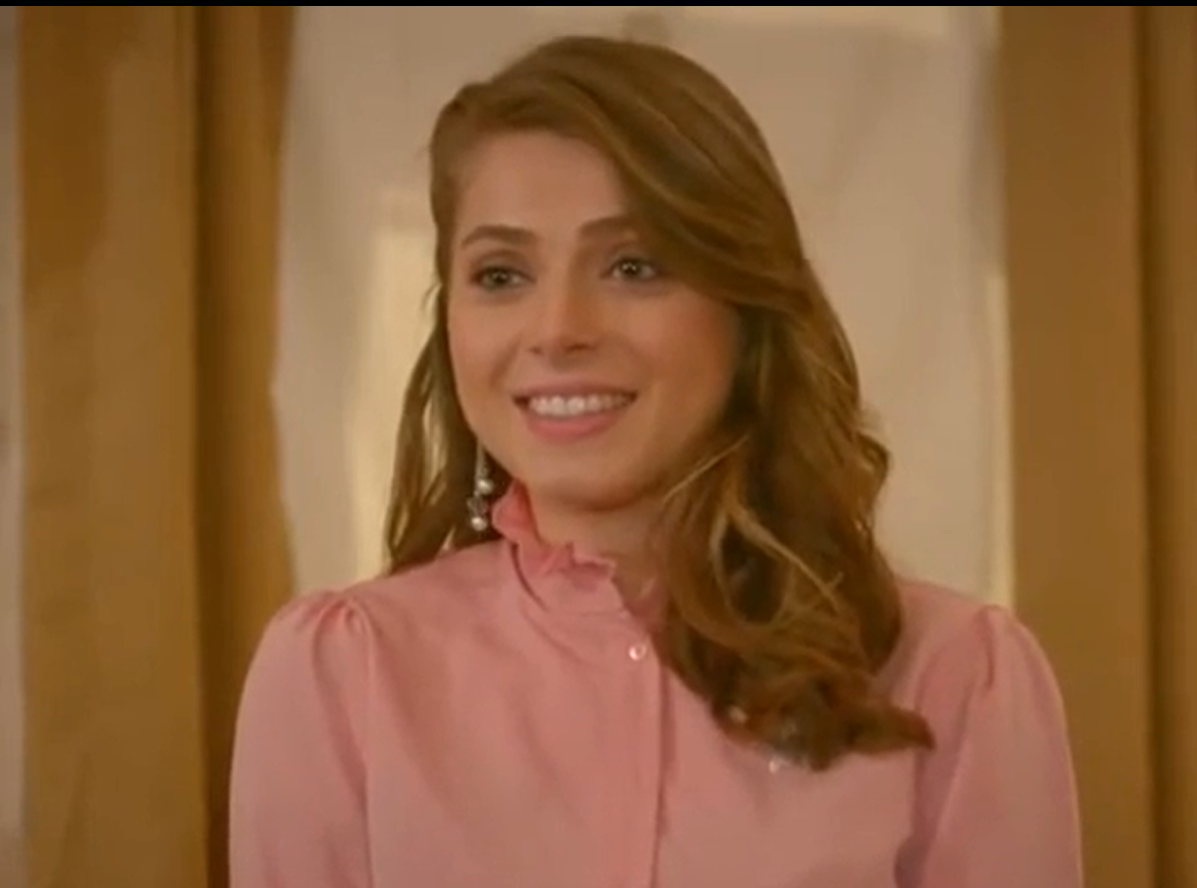 Ярен Шадоглу (смотрите следующие фото)