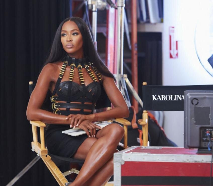 ЧЕРНАЯ ПАНТЕРА всегда отличалась взрывным характером. И если сегодня ее пыл немного остыл, то раньше находиться рядом со звездой было весьма рискованно. Она бросалась на своих ассистентов, срывала показы и ругалась с журналистами. Наоми также обожает колотить людей мобильным телефоном, за что трижды выплачивала штраф. А своему водителю она как-то дала ногой по голове, да так, что он разбил лицо о руль.