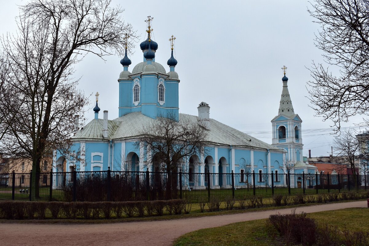 Хорошим примером Петровского барокко можно назвать Сампсониевский собор в Петербурге. Он был построен в 1720-1740 годах архитектором Пьетро Трезини, родственником Доменико Трезини