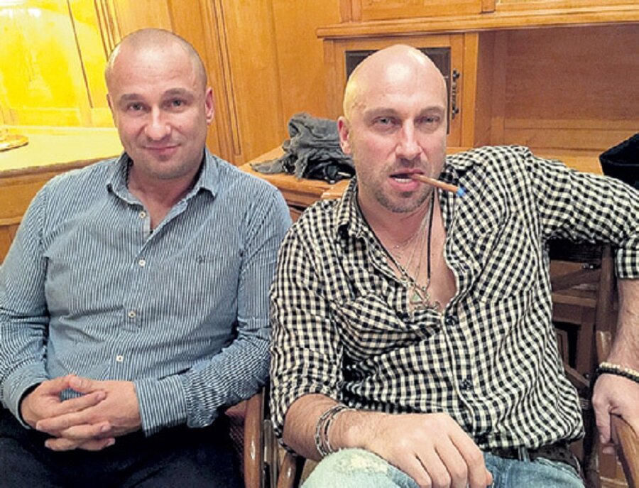 1. Дедушка Дмитрия перс (азербайджанец из Ирана), бабушка – наполовину латышка, наполовину немка. Фамилия таджикская – ее дед получил ее в детском доме куда попал после того, как вся семья после Первой мировой войны умерла от голода.  
Источник: https://fishki.net/1389597-15-faktov-o-dmitrii-nagieve.html © Fishki.net