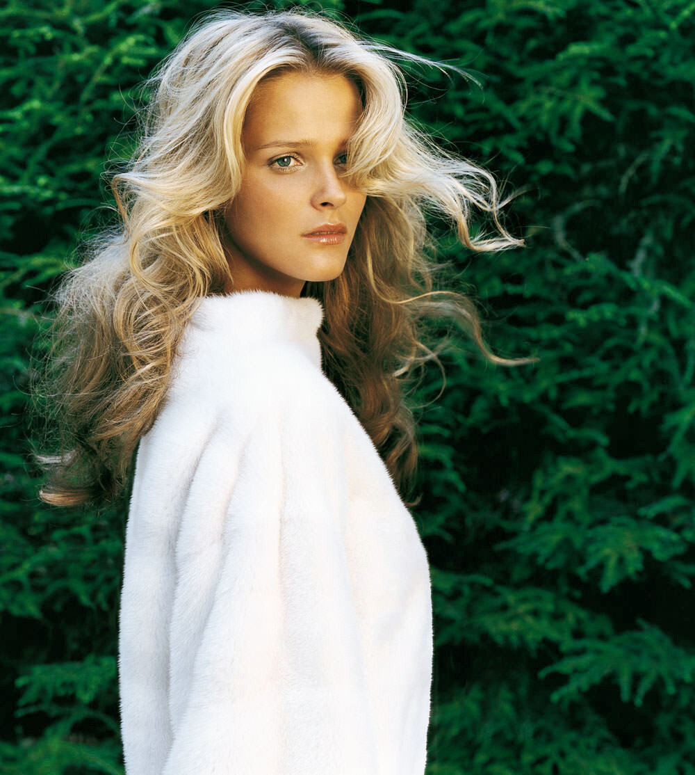 Кармен Каас.14 сентября 1978 г.р. Рост 179 см. В 90-х лицо Dior и вторая самая высокооплачиваемая топ-модель в мире. Сейчас является президентом шахматного клуба и занимается политикой