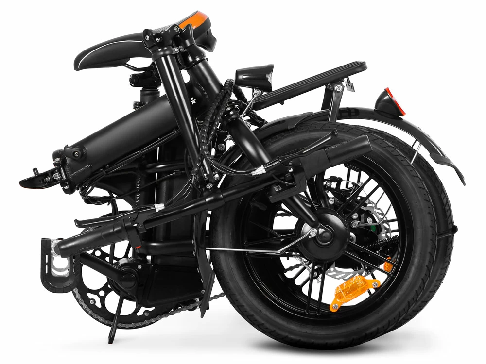 Складывается рама, рулевая стойка и педали