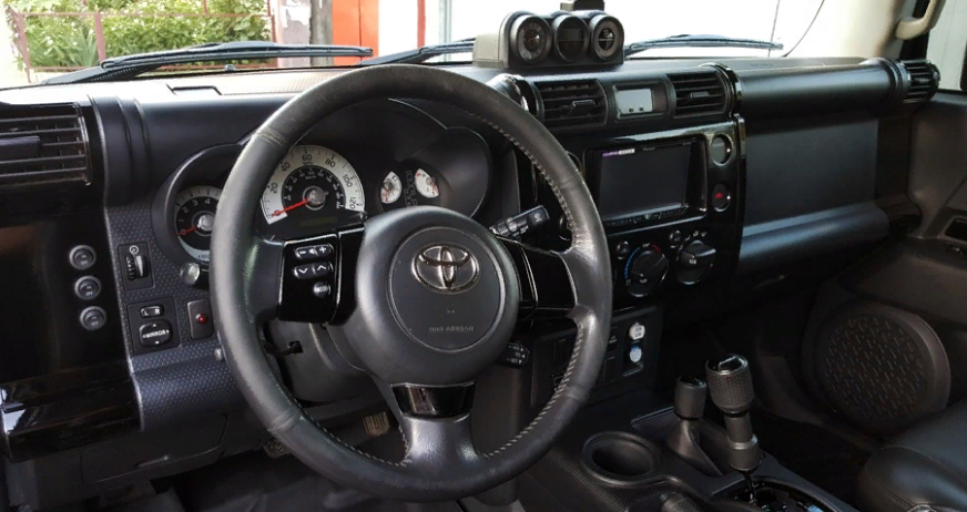 Toyota FJ Cruiser салон