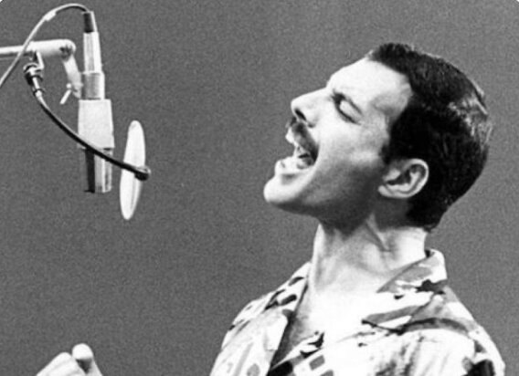 «Я больше не могу» Легендарный музыкант, уникальный вокалист, лидер группы Queen несколько лет знал, что у него ВИЧ, но никому об этом не говорил и трудился над своим творчеством до последнего.