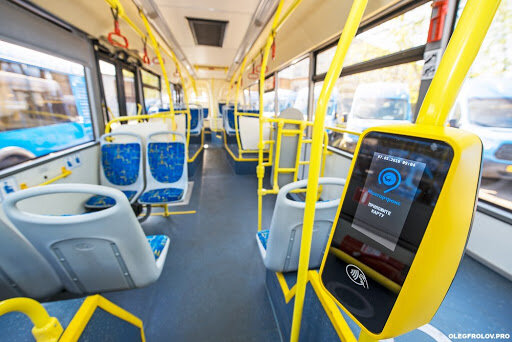 Поеду на общественном транспорте, надену маску. Надеюсь, меня не остановят патрули.