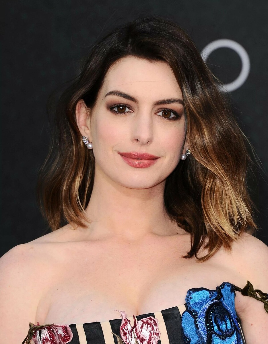  Anne Hathaway