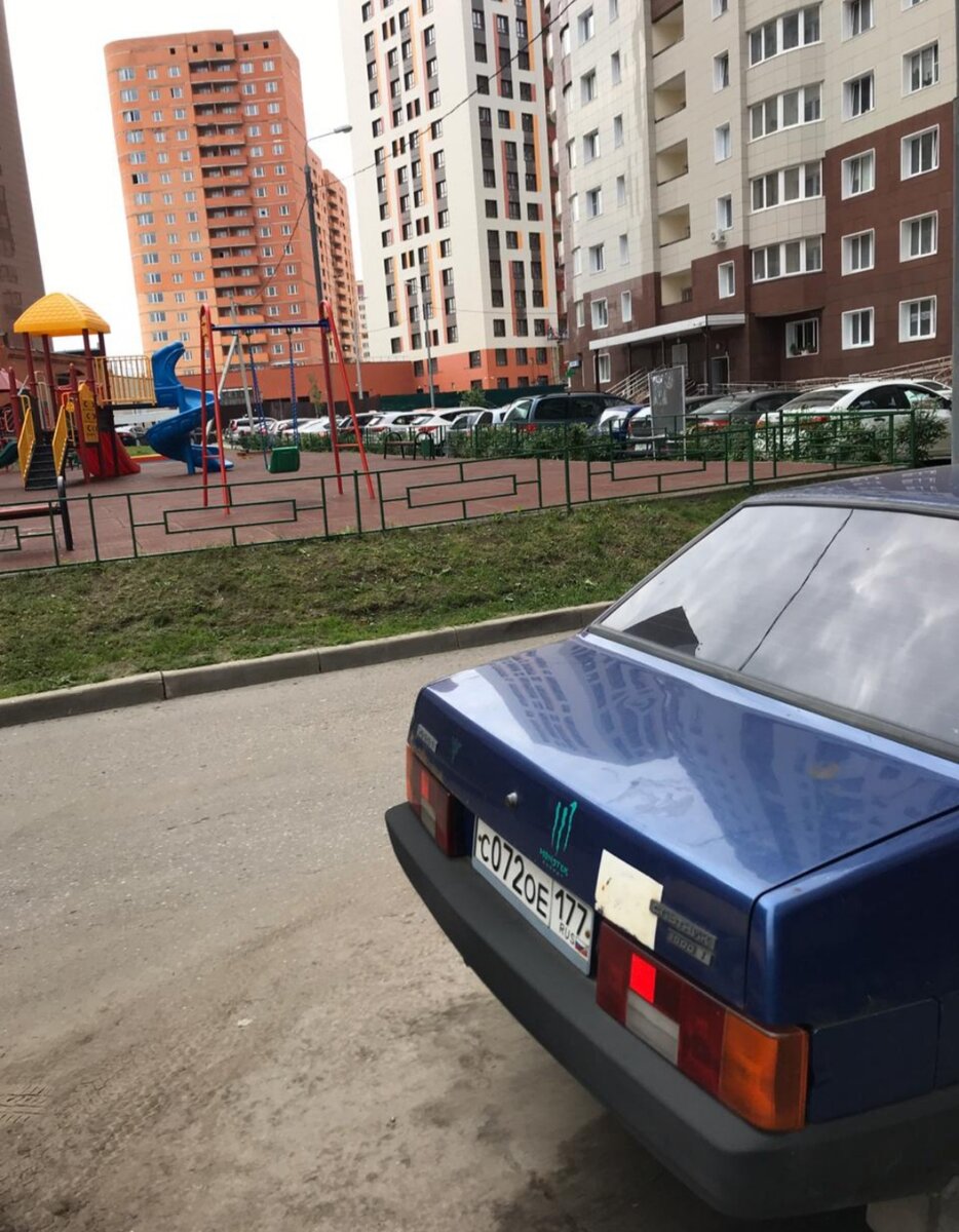 Личное фото детские площадки и дворы пустые.