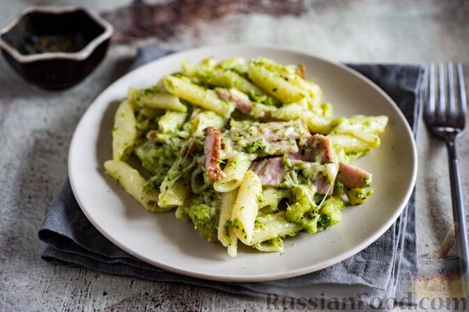 макароны, брокколи, ветчина, сыр твёрдый, травы итальянские сушеные, масло сливочное, масло растительное, соль