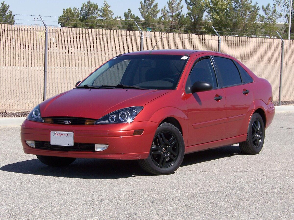  Ford Focus 2000 года