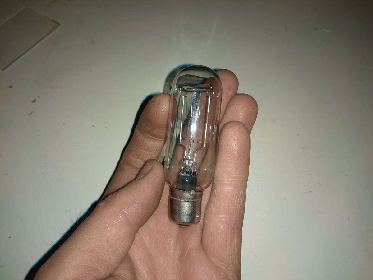 Лампочка в фотоувеличителе Дон-110