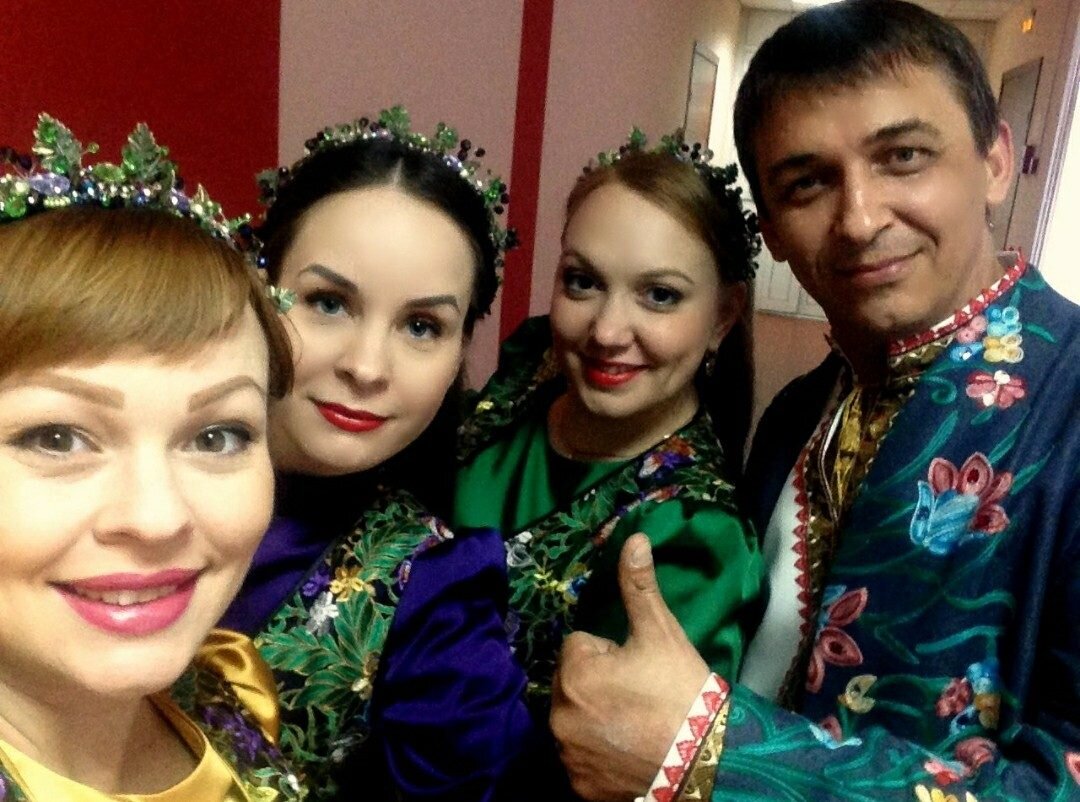 Группа смородина песни. Ансамбль смородина кемерово. Смородина ансамбль барнаул. Гармонь черная смородина. Диковина фолк группа.