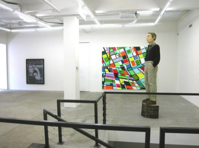 Фото экспозиции выставки "We can do it", Gary Tatintian Gallery, Inc. 2005. Источник: https://tatintsian.com/