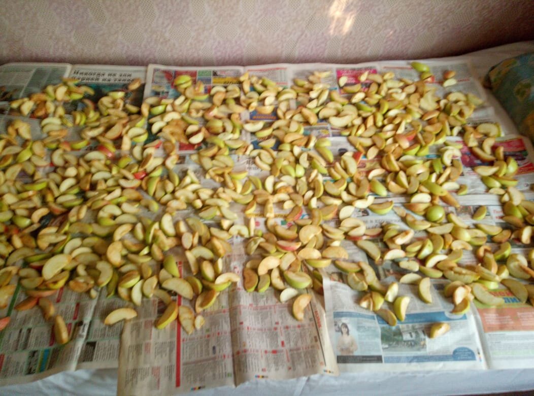 Кровать.