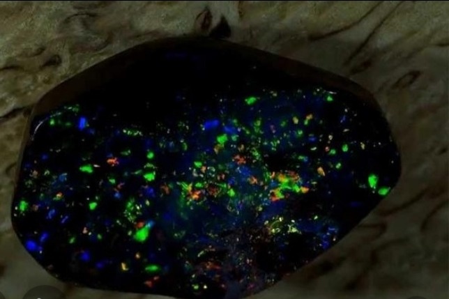 Черный опал