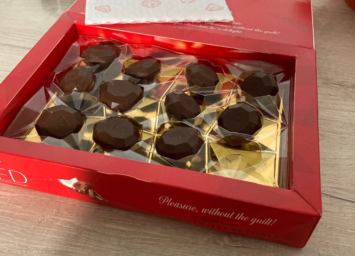 Все кто не пробовал, обязательно попробуйте, шоколад не содержит сахара и имеет сниженную калорийность - Red. Приобрести можно на #озоне или #вайлдбериз   👍🏻