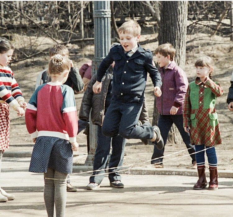 Оказывается, мальчики тоже играли в эту игру