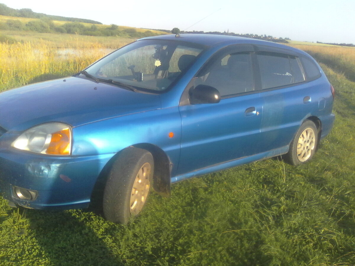 5е место по праву занимает КИА РИО 1, которая выпускалась до 2005 года, авто хорош во всем, кузов живучий если не битый, кузов бывает в универсале, движок резвый, из минусов ресурс мотора не самый большой, российская сборка и небольшой выбор данных авто на нашем рынке 