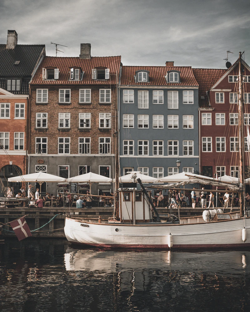 Nyhavn, Denmark Фото -  https://unsplash.com/@kevinangelsoe