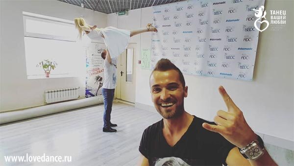 Егор Мамаев, автор статьи, и его молодожены в финальной поддержке из Грязных танцев