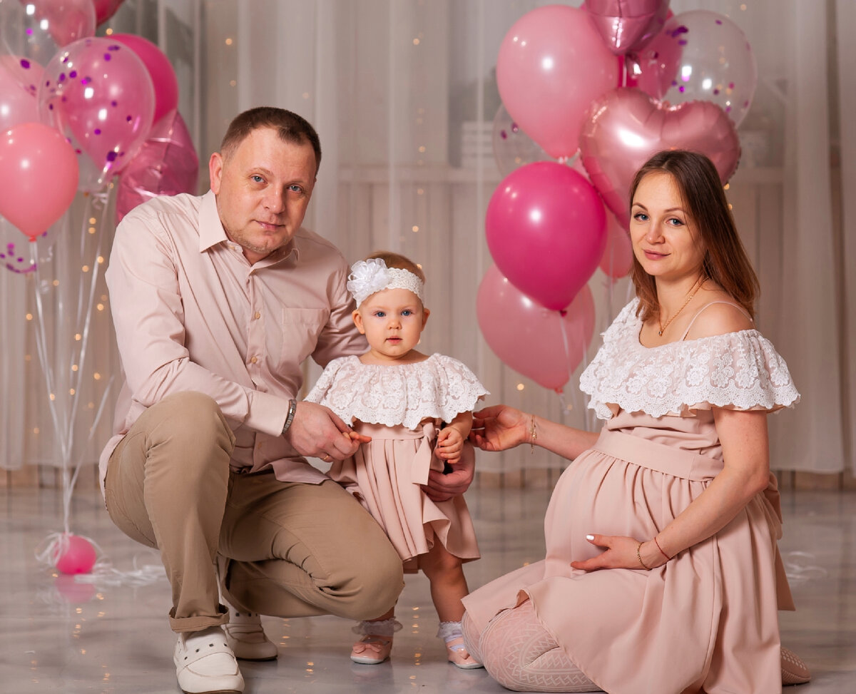 На фото Варваре год. А Ване 37 недель 