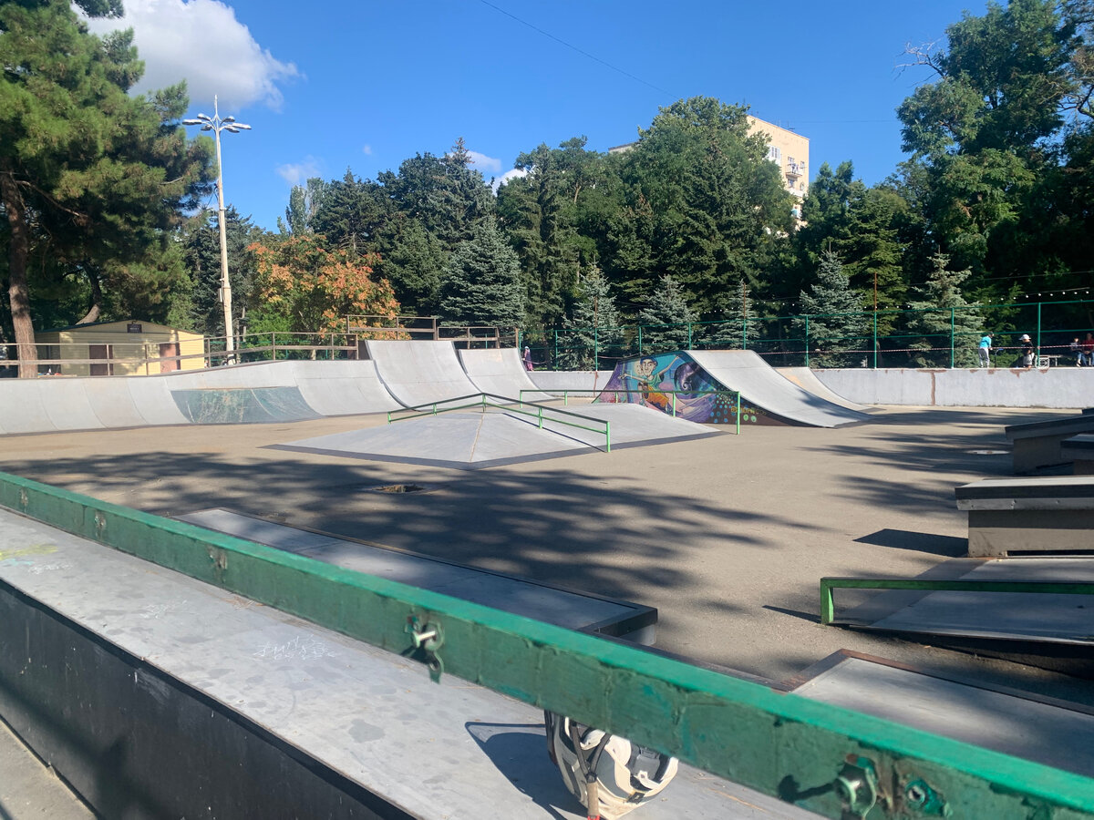    И снова в Анапском скейт парке идет ремонт. Уже третий раз за этот года.
Первый раз был неудачно проделанная работы и пришлось за свой счет перекрашивать.