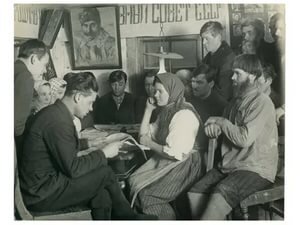 Россия по неграмотности населения была на начало прошлого века отсталой. Читать и писать могли те, кто мог заплатить за учебу. Почти 70% населения не умели читать и писать.