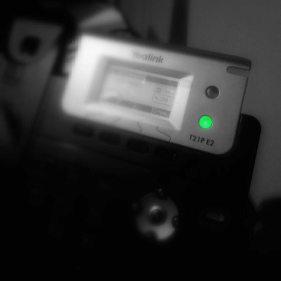 Стационарные телефоны на рабочем месте все больше теряют актуальность. Почему же редко используется главное свойство мобильных телефонов? 