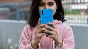 Стоит ли отказаться от смартфонов Xiaomi, Samsung и Huawei?