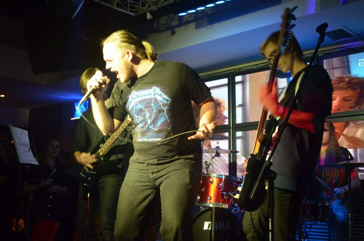 Я преподаю вокал уже более 7 лет, и за это время обучил уже не одну сотню учеников.