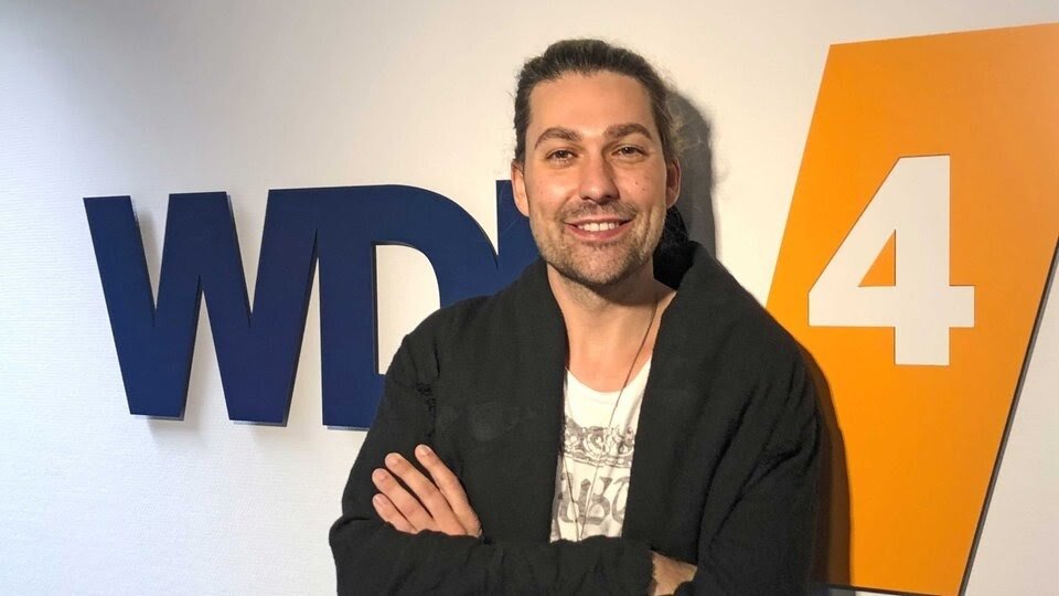 Фото взято здесь: https://www1.wdr.de/mediathek/audio/wdr4/wdr4-fruehstueck-mit/audio-david-garrett---talk-mit-dem-geiger--100.html