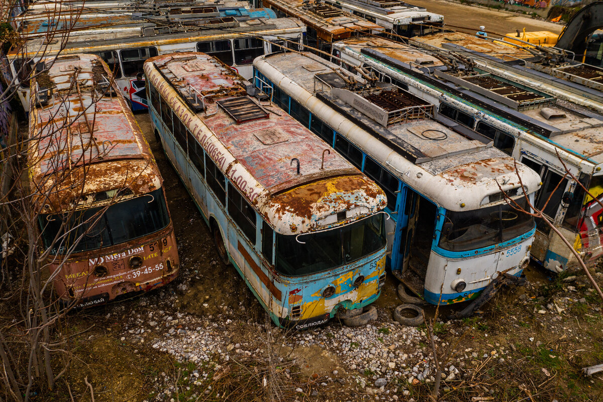 Кладбище троллейбусов в Ялте, январь 2022