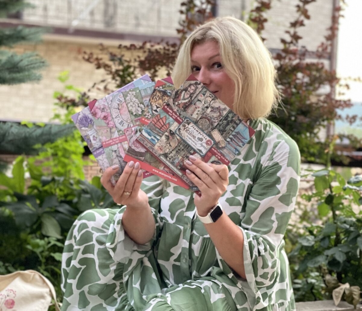 Я дизайнер и учитель "Stamperia", где всегда очень много стилей