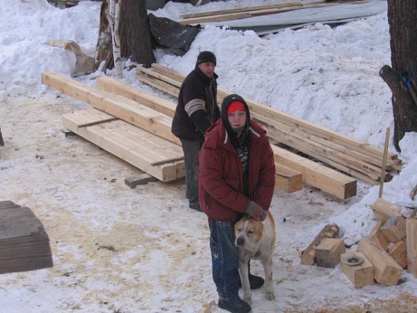 Уралмашевский рэппер Goris Dakillah возводит кровлю личного особняка в штате Вайоминг