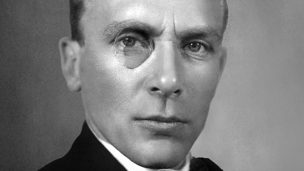 Ещё одно известное фото Булгакова, тоже 1928 г.