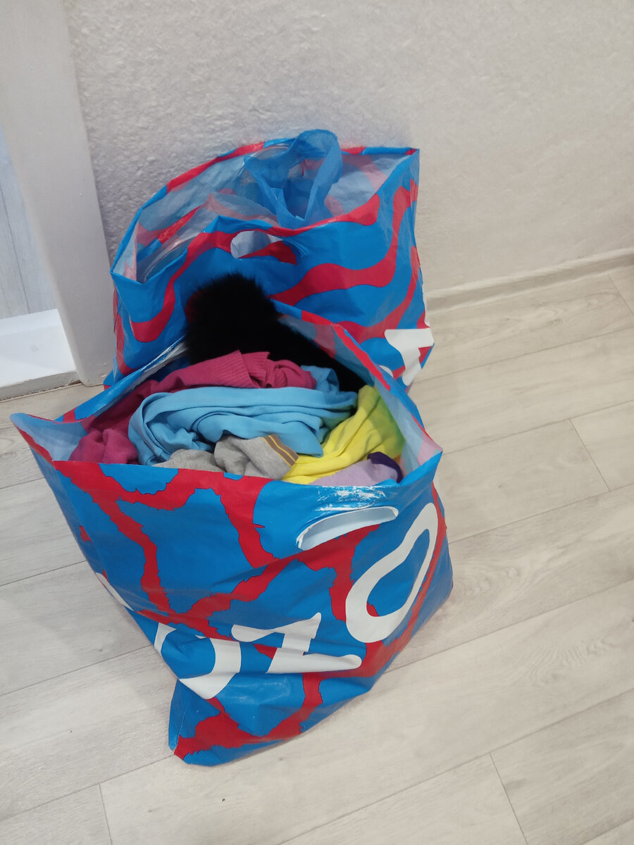 Это только малая часть наших баулов 🤦😀