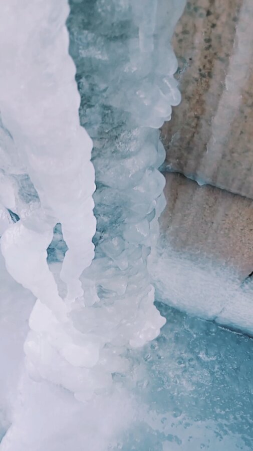 А здесь словно водопад