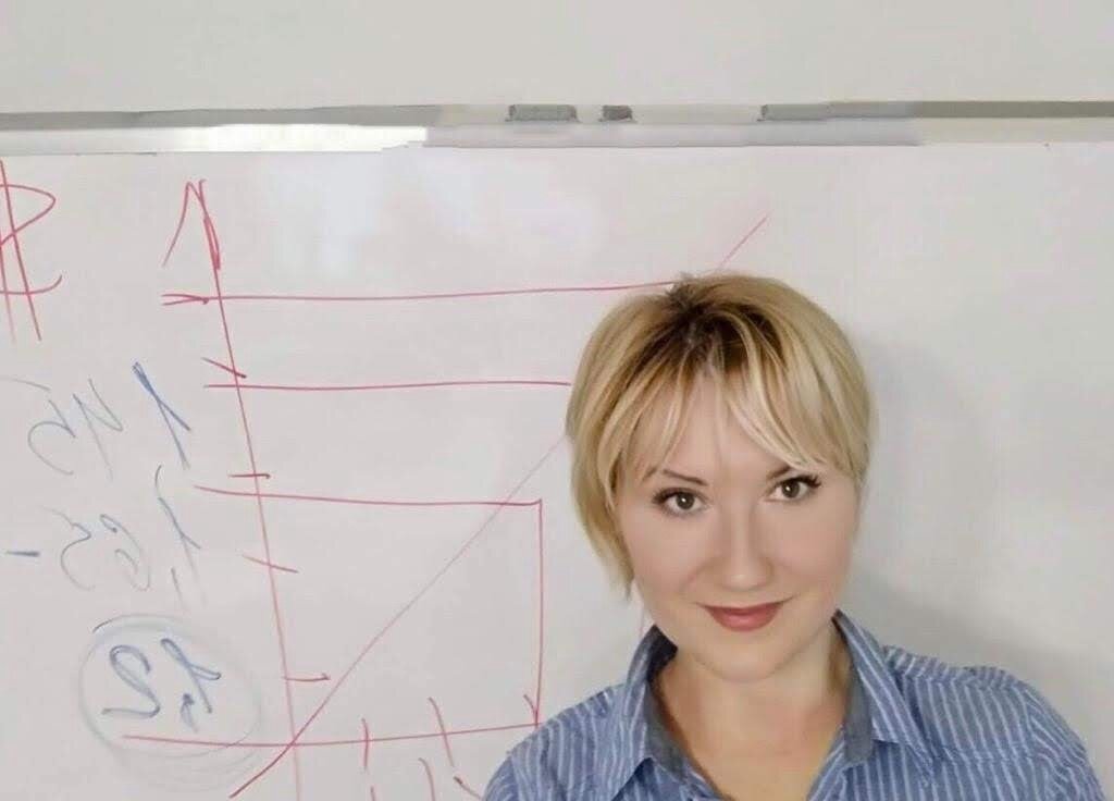 Маша в работе)