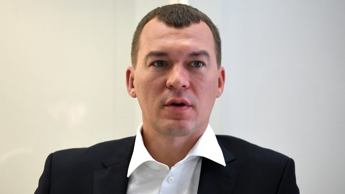    Губернатор Хабаровского края Михаил Дегтярев дает интервью на стенде РИА Новости, представленном на Петербургском международном экономическом форуме - 2022© РИА Новости / Александр Кряжев