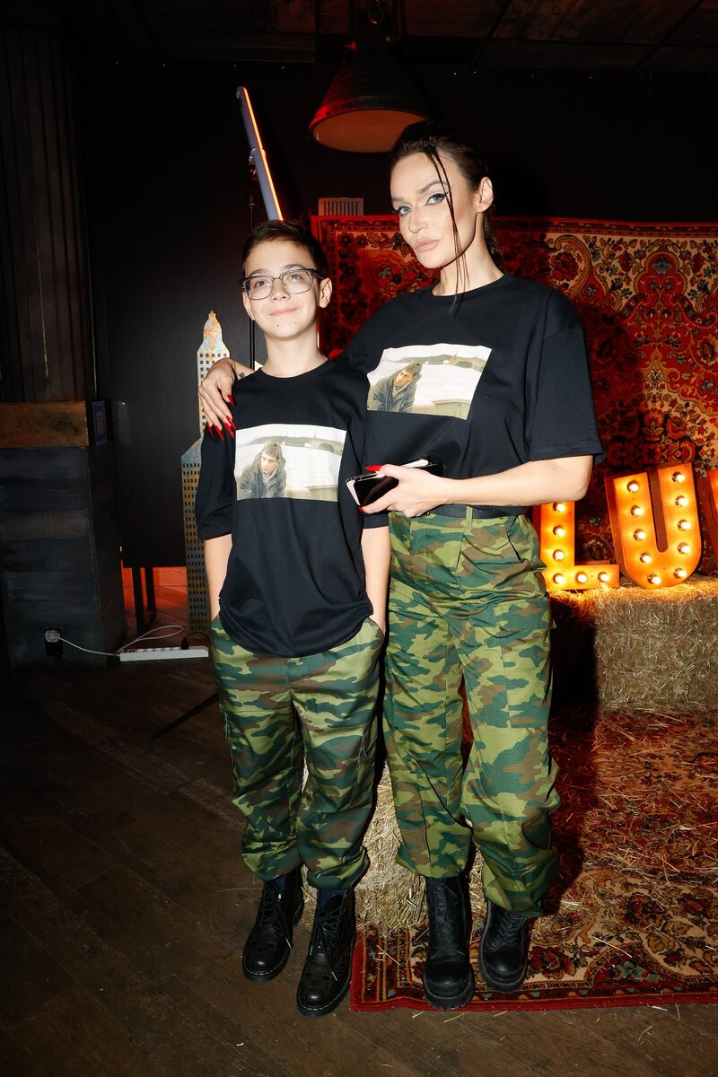    Алена Водонаева с сыном Фото: пресс-служба